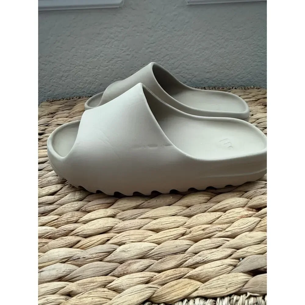 adidas Yeezy YZY Slide Bone Beige FZ5897 Men’s US 7 Women’s US 8 Slip-On Sandals